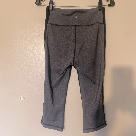 Lululemon Full On Luxtreme Squad Goals Crop (17") Heathered Black Size 6 EUC - Picture 4 of 6